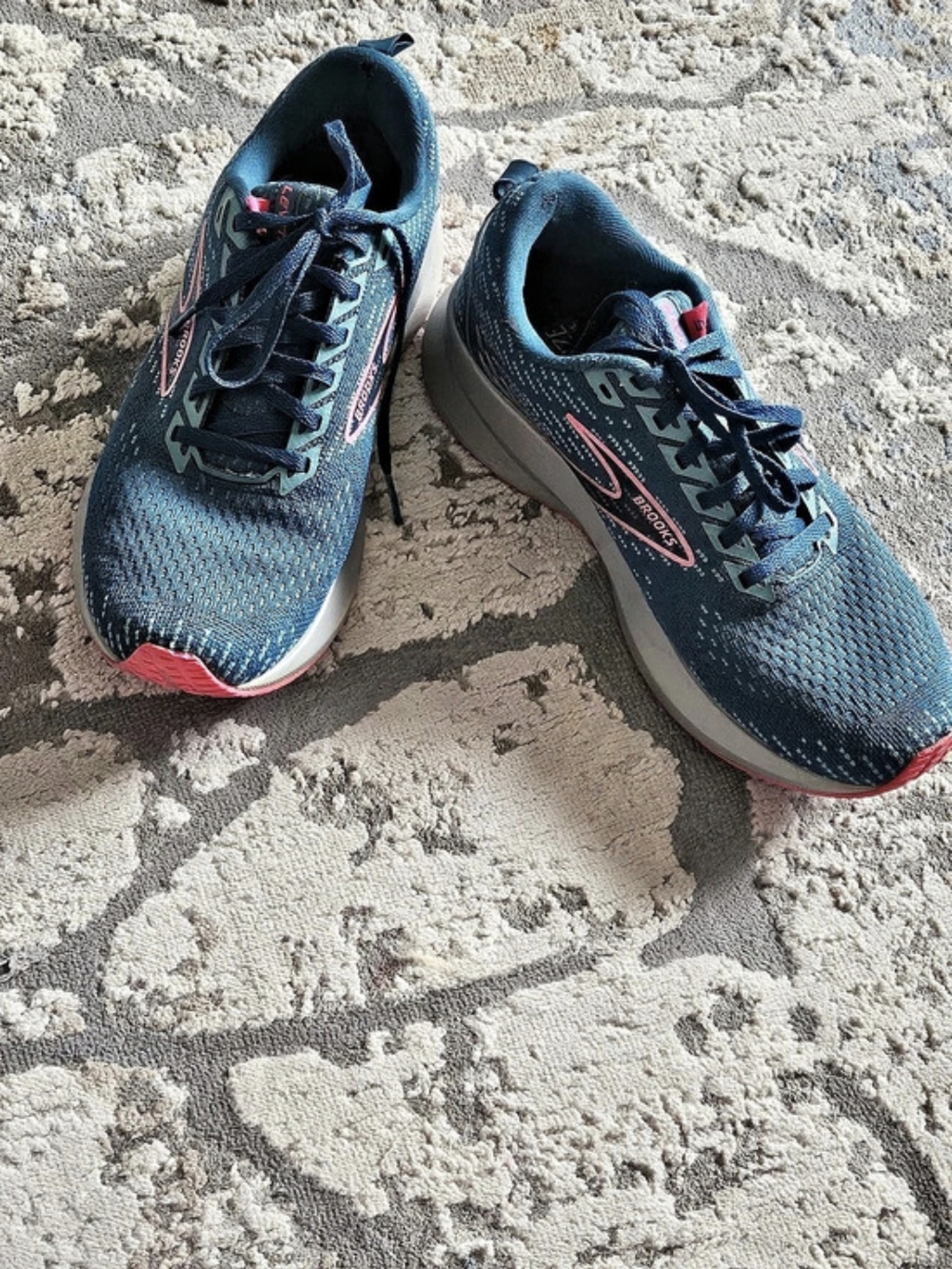 Brooks Levitate Athletic Shoes US 8.5